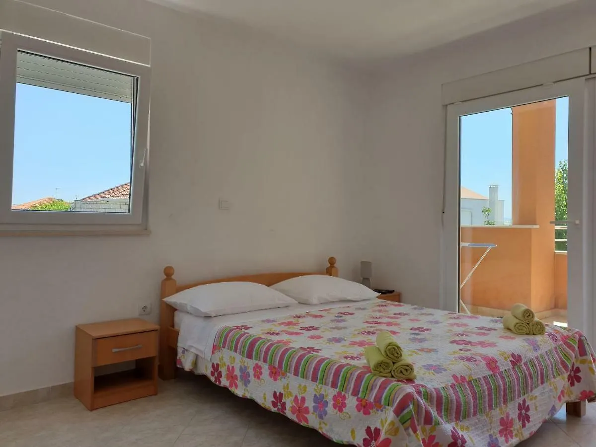 Apartmani Ljubo Spalato 0*,