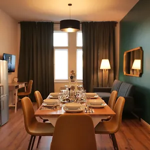 https://royal-square-view-residence.praguehotelsweb.com